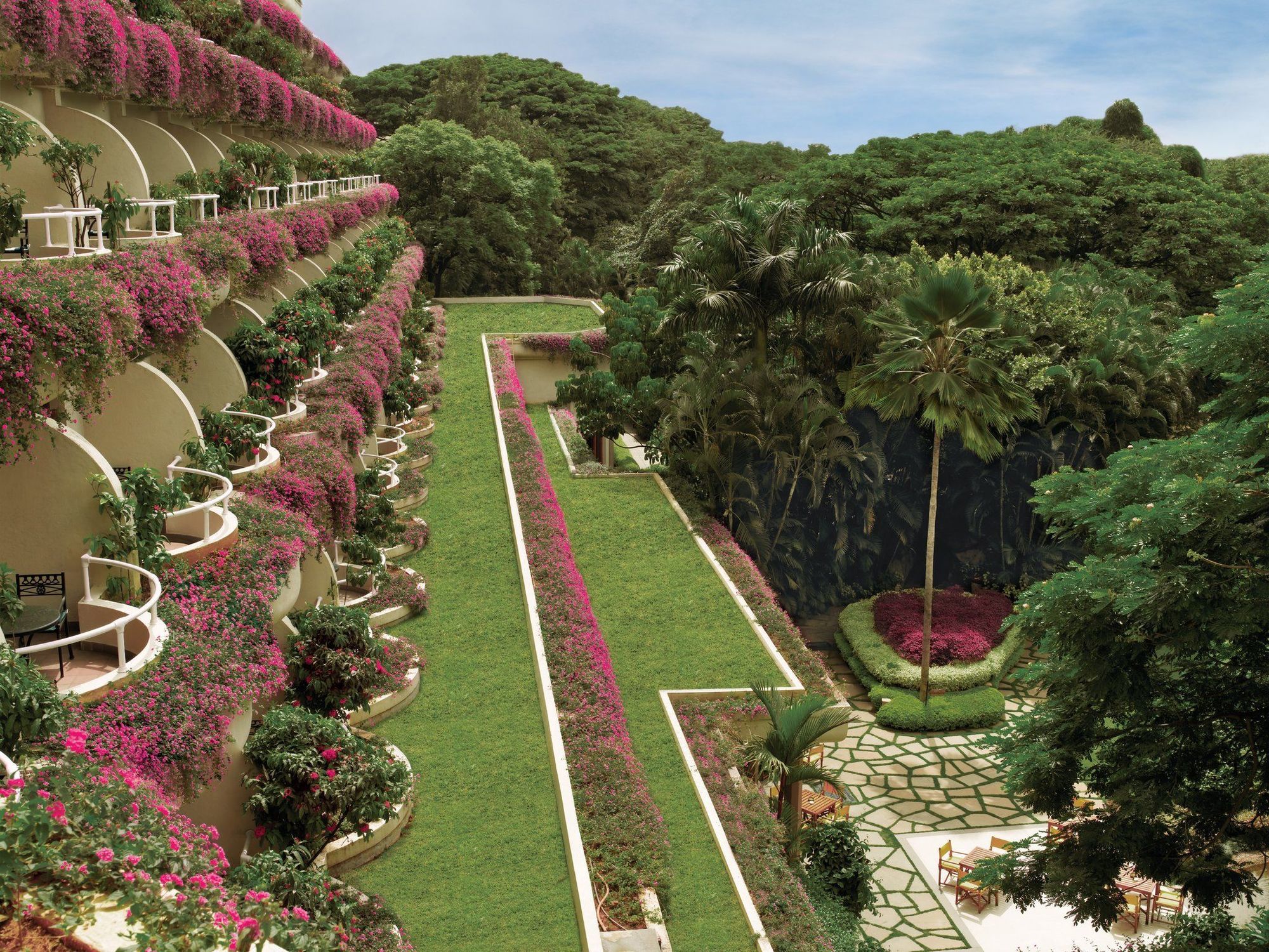 더 오베로이 벵갈루루 외부 사진 The Banyan Tree resort in Phuket, Thailand